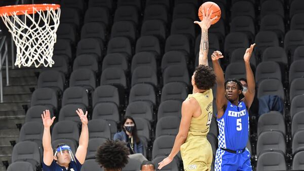 Kentucky guard Terrence Clarke (5) shoots over Georgia Tech guard Jordan Usher (4) in the first half of the Pit Boss Grills Holiday Hoopsgiving Sunday, Dec. 6, 2020, at State Farm Arena in Atlanta. (Hyosub Shin / Hyosub.Shin@ajc.com)