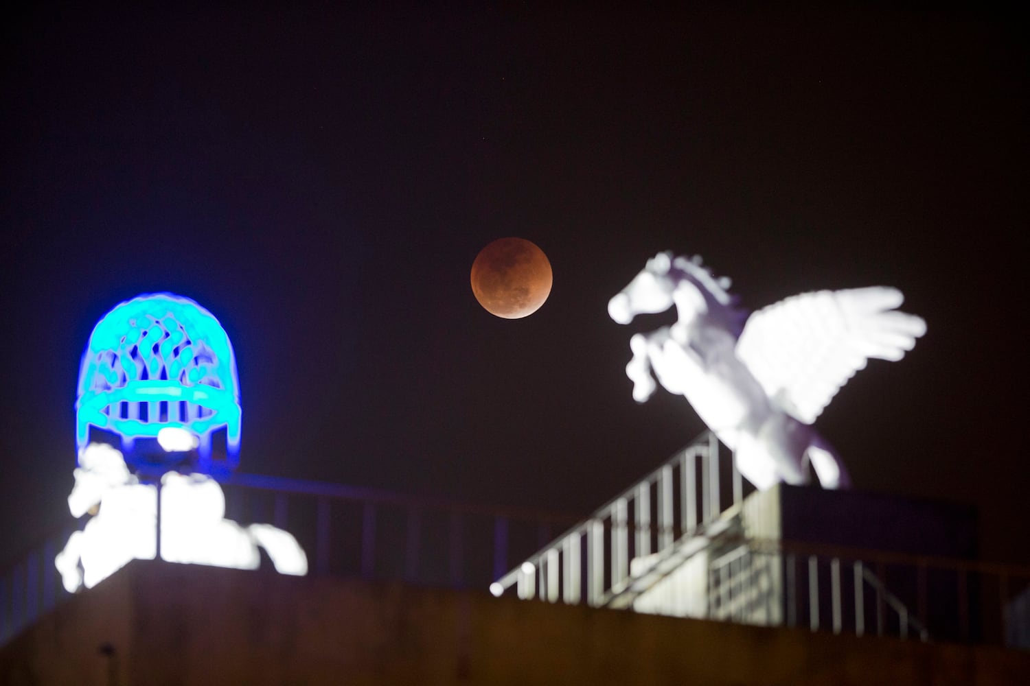 Photos: Super blue blood moon eclipse 2018