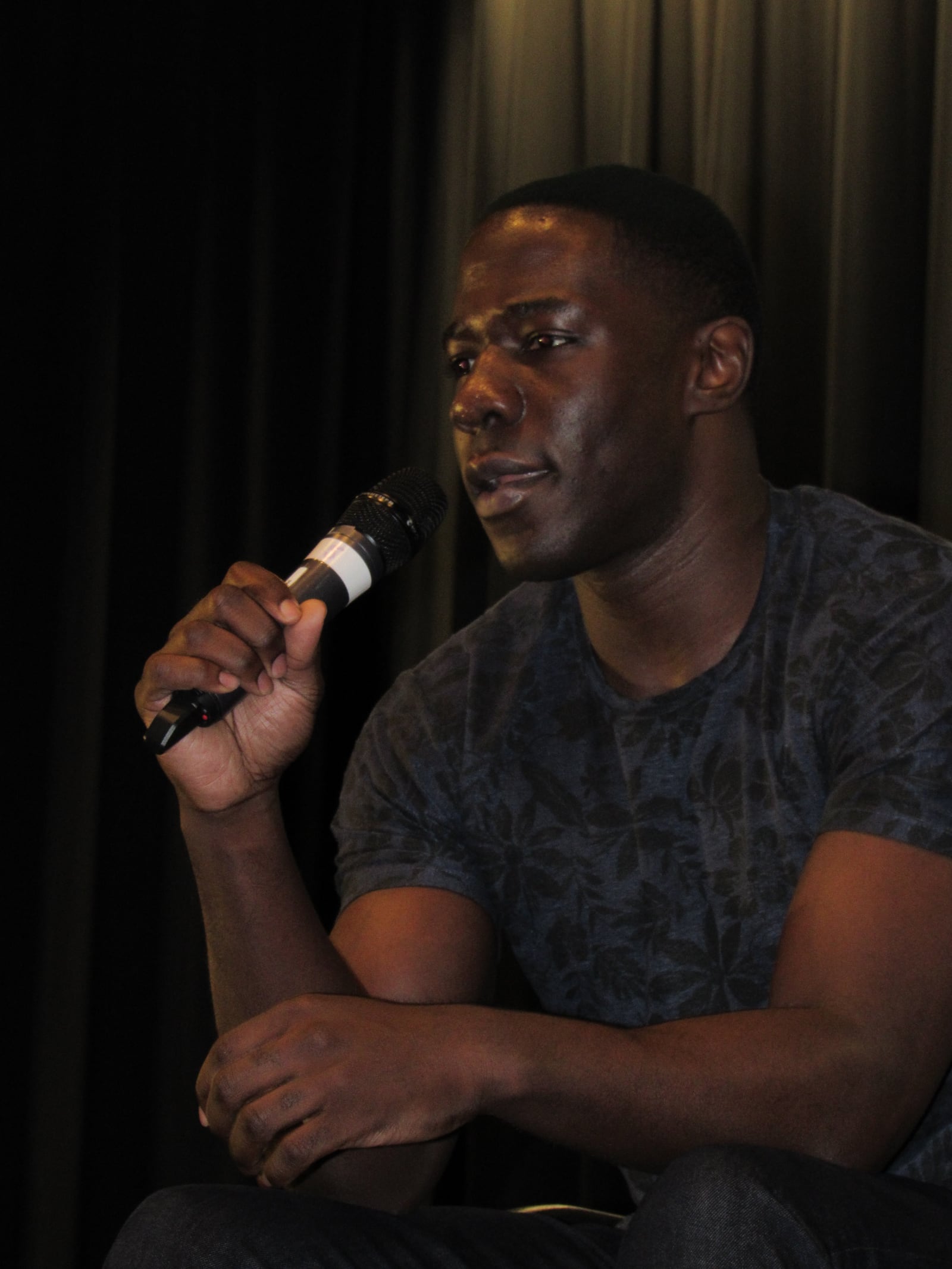  McKinley Belcher answers questions from Campbell High School students. CREDIT: Rodney Ho/ rho@ajc.com