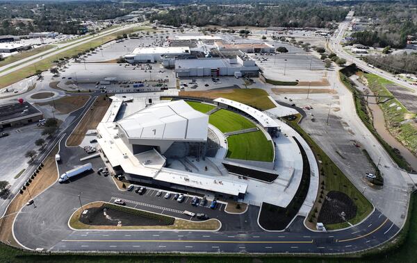 A view looking west at the new Atrium Health Amphitheater in Macon. The adjacent Macon Mall can be seen in the background. (Hyosub Shin / Hyosub.Shin@ajc.com)