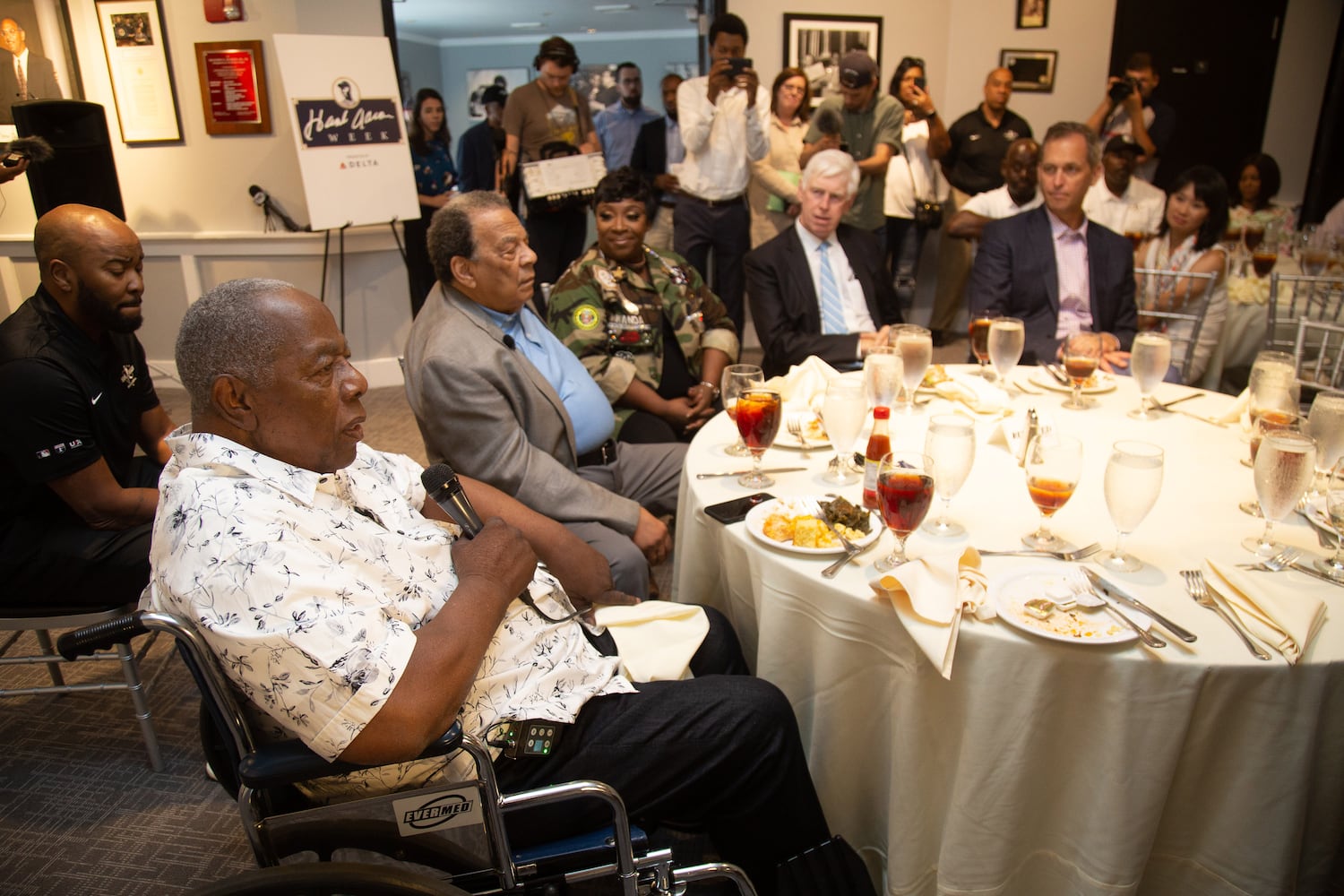 Photos: Hank Aaron shares wisdom, experiences with young athletes