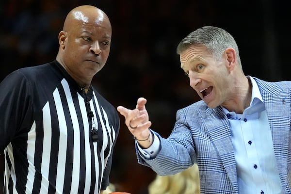 Alabama head coach Nate Oats, right, argues a call in the first half of an NCAA college basketball game against Tennessee, Saturday, March 1, 2025, in Knoxville, Tenn. (AP Photo/Mark Humphrey)