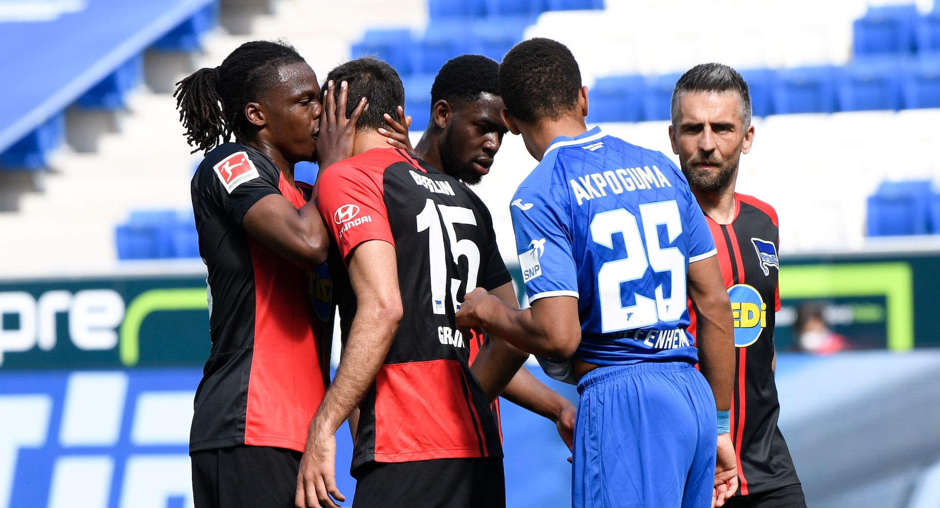 Photos: Soccer returns without fans in Germany