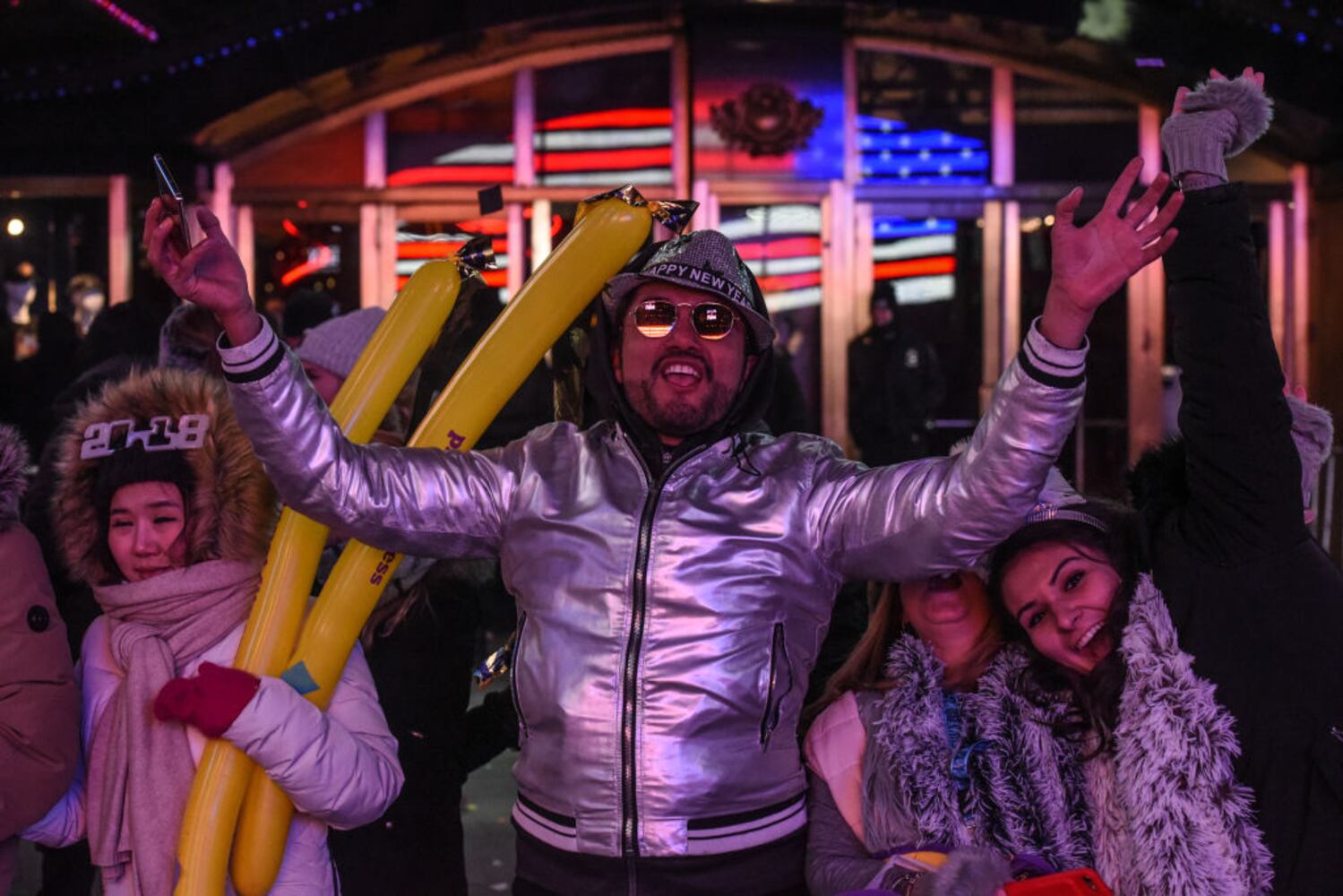 Freezing temps don’t deter crowds at Times Square for New Year’s Eve