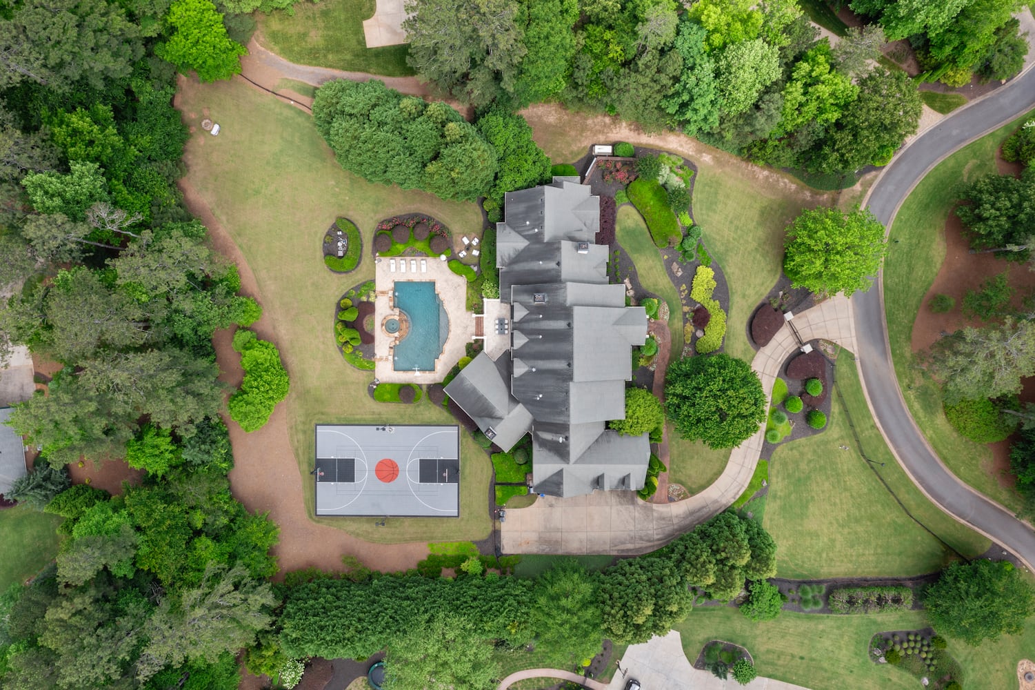 Super Bowl champ lists $5m Georgia mansion over 6x larger than most homes