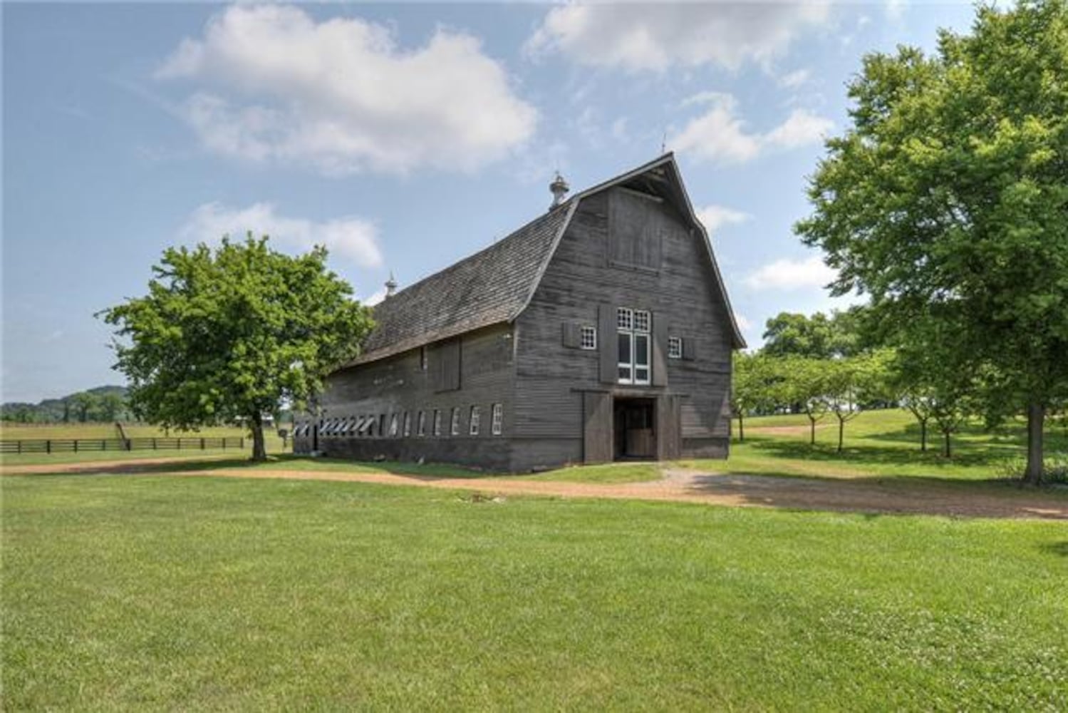 753-acre property includes Antebellum home, log cabin