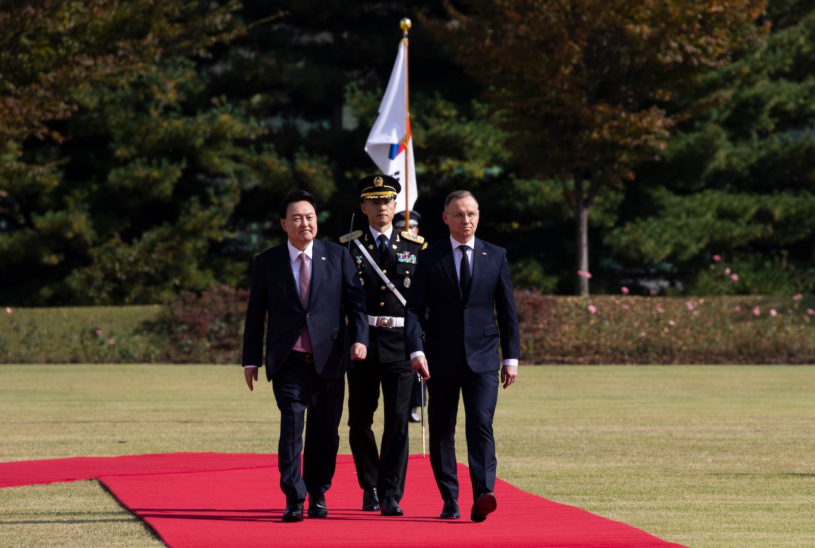 South Korean President Yoon Suk Yeol, left, and Poland's President Andrzej Duda, right, walk with honor guards during a welcoming ceremony at the Presidential Office in Seoul, South Korea, Thursday, Oct. 24, 2024. (Jeon Heon-Kyun/Pool Photo via AP)