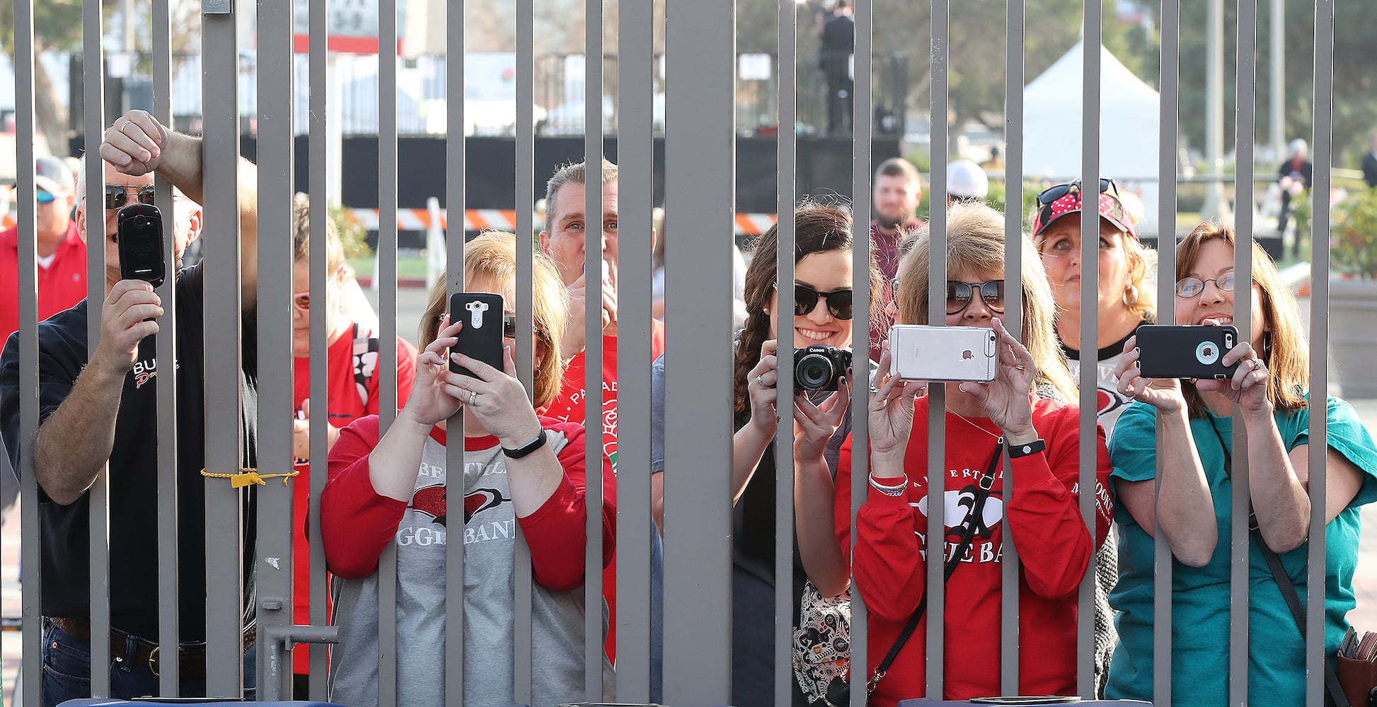 Photos: The scene at the Rose Bowl as Georgia, Oklahoma game nears