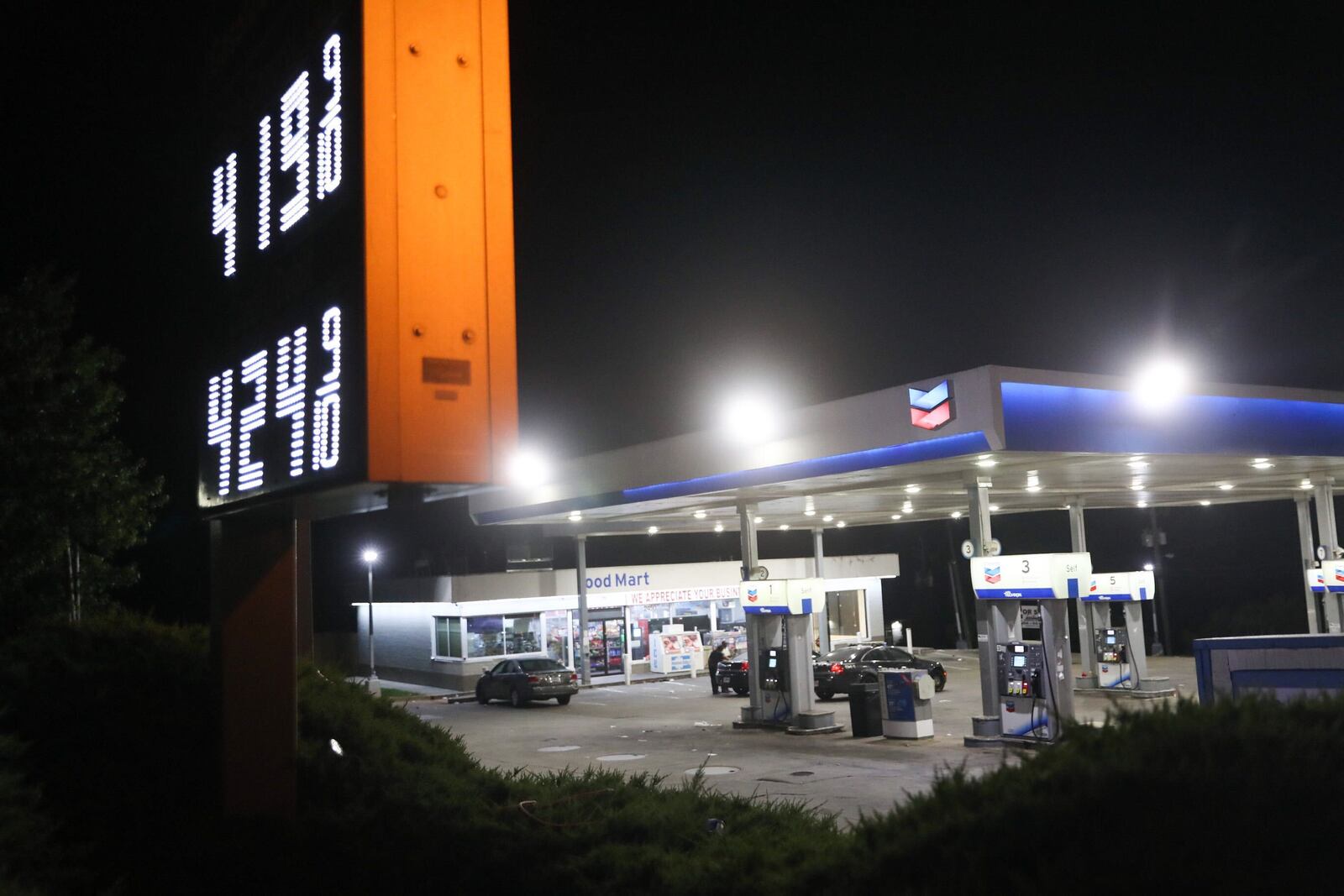 DeKalb County police are working to identify a suspect in a Wednesday morning shooting at a Chevron station on Candler Road. One man was killed, and a woman may still be in danger, Channel 2 Action News reported.