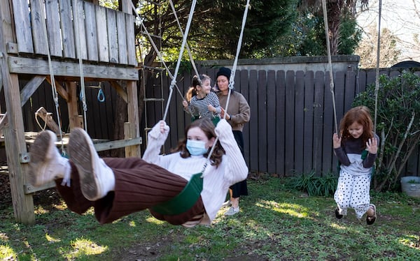 210115-Atlanta-Jennifer Holdbach with her children Riley, 11, Etta, 8 and Laly, 6, shot Friday, Jan. 15, 2021 at their home in Virginia-Highland.  Ben Gray for the Atlanta Journal-Constitution