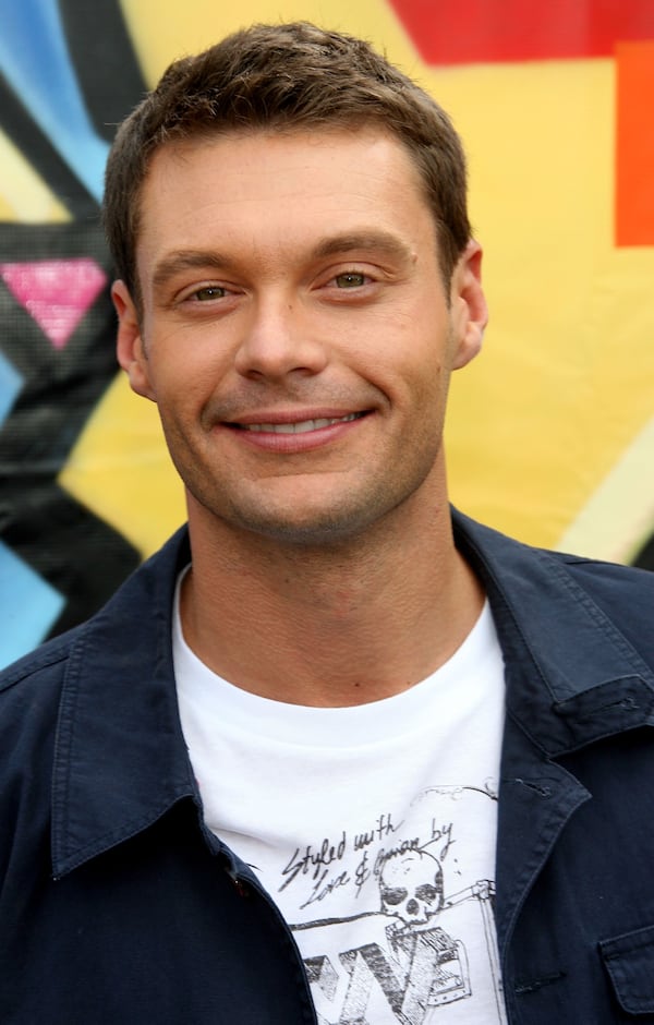  UNIVERSAL CITY, CA - AUGUST 26: TV personality Ryan Seacrest arrives at the 2007 Teen Choice Awards held at The Gibson Amphitheatre on August 26, 2007 in Universal City, California. (Photo by Frazer Harrison/Getty Images)