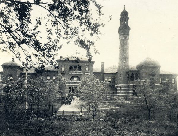 The Hebrew Orphans’ Home was built in 1889. After the orphanage closed, the building was later purchased by Our Lady of the Assumption Catholic Church. The building was demolished in 1976. (Photo Credit: Cuba Family Archives for Southern Jewish History, The Breman Museum)