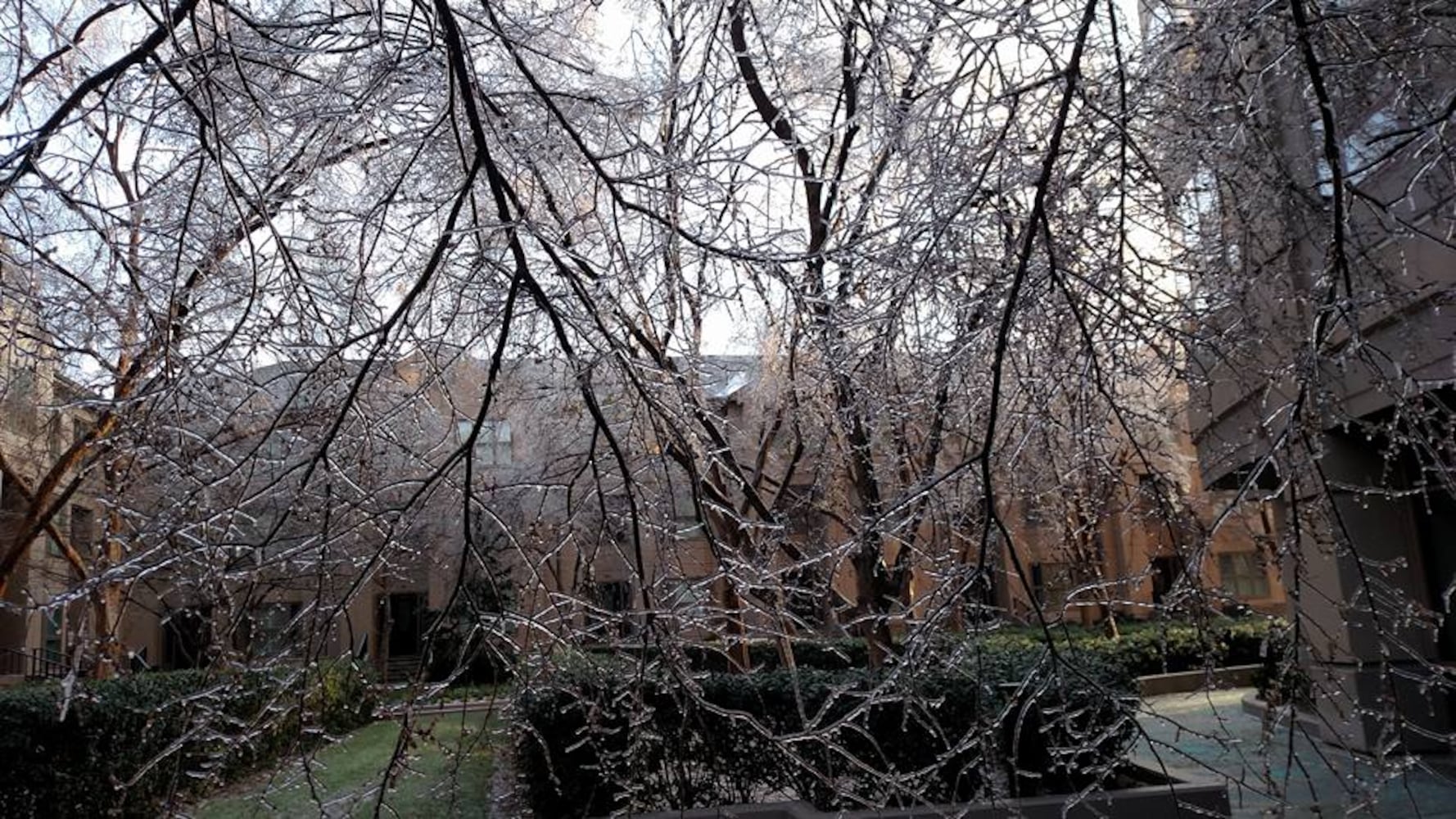 Snow and ice hit Atlanta