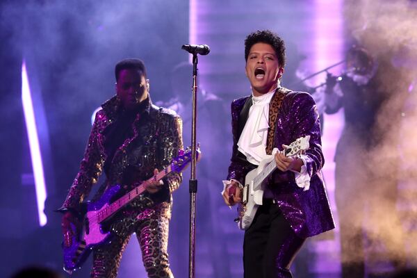  LOS ANGELES, CA - FEBRUARY 12: Musician Bruno Mars during The 59th GRAMMY Awards at STAPLES Center on February 12, 2017 in Los Angeles, California. (Photo by Christopher Polk/Getty Images for NARAS)