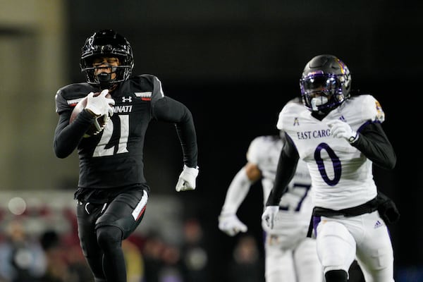 Cincinnati wide receiver Tyler Scott (21) runs for a touchdown during an NCAA college football game against East Carolina, Friday, Nov. 11, 2022, in Cincinnati. (AP Photo/Jeff Dean)