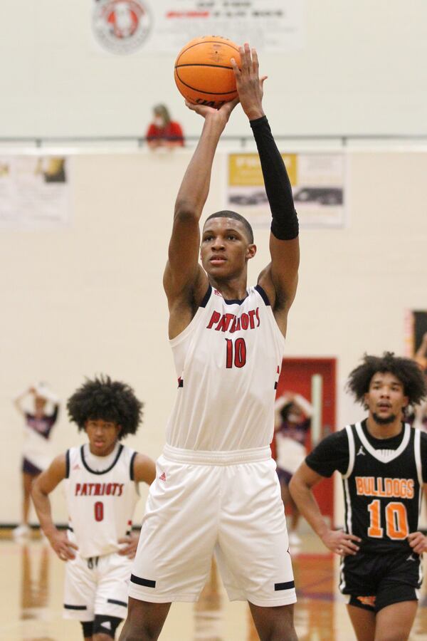 Sandy Creek High’s Jabari Smith has been named Mr. Georgia Basketball for 2021, an award bestowed by the Atlanta Tip Off Club on the best player in the state across all classifications. Smith, who ranked as the number 5 senior in the country by ESPN and is set to play for Auburn University next season, finished the season averaging 23.4 points, 9.9 rebounds, and 2.8 blocks per game for the state runner-up Patriots.