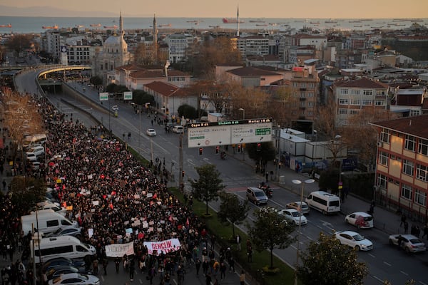 University students march in Istanbul, Turkey, Friday, March 21, 2025, as they protest the arrest of Istanbul's Mayor Ekrem Imamoglu. (AP Photo/Emrah Gurel)