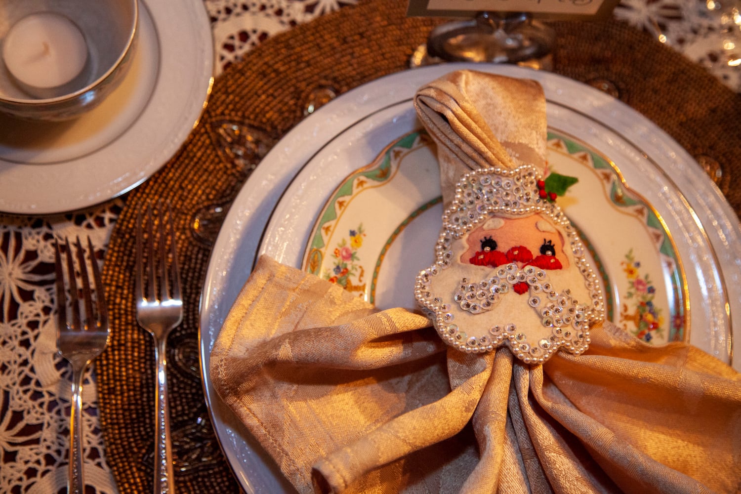 Photos: Victorian-style home displays 19th century character, colorful Christmas decorations