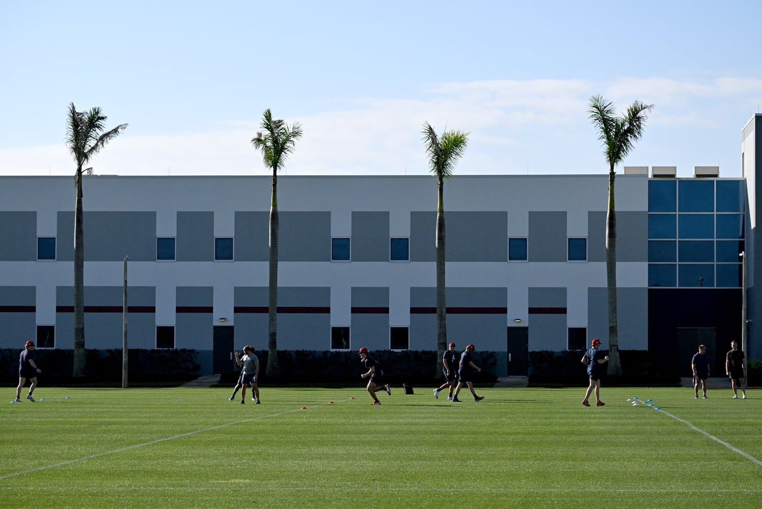 Braves pitchers and catchers report