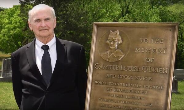 William Cawthon, great nephew of O'Brien, with the new plaque at Greenwood Cemetery.