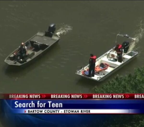 Searchers comb the Etowah River for a 17-year-old Paulding County teen. Photo: WSB-TV