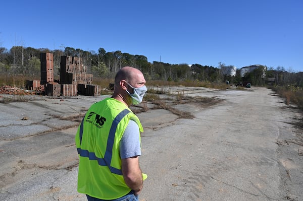 Jeff DeGraff with Norfolk Southern walks through the site that the rail company wants to develop into a transfer terminal. (Hyosub Shin / Hyosub.Shin@ajc.com)