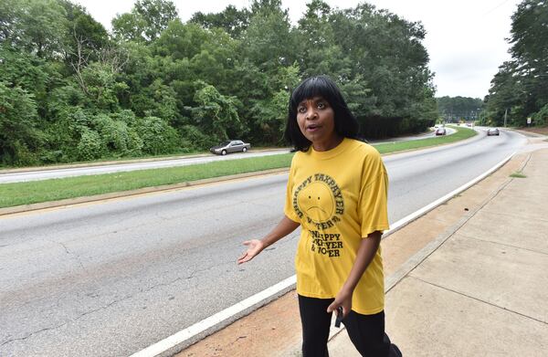 Viola Davis, with Unhappy Taxpayer & Voter, expresses her concerns about whether taxpayer money is missing in a sidewalk construction project on Aug. 5. HYOSUB SHIN / HSHIN@AJC.COM