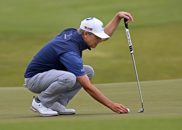 David Toms lines up a putts on the 10th hole during the first round of the Mitsubishi Electric Classic at TPC Sugarloaf, Friday, May 5, 2023, in Duluth. (Hyosub Shin / Hyosub.Shin@ajc.com)