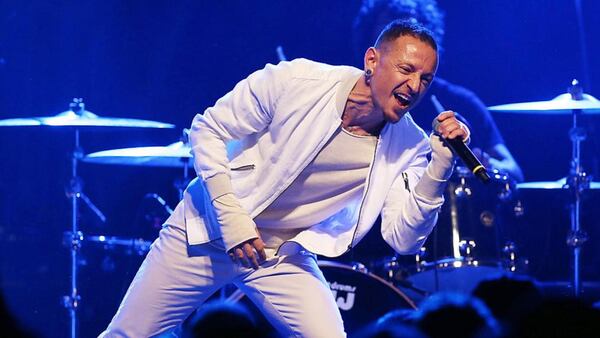 Linkin Park frontman Chester Bennington performs onstage at the 2016 Rhonda's Kiss benefit at the El Rey Theatre on November 3, 2016 in Los Angeles, California. 