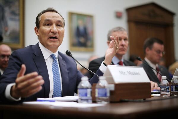 WASHINGTON, DC - MAY 02:  United Airlines CEO Oscar Munoz testifies before the House Transportation and Infrastructure Committee about oversight of U.S. airline customer service in the Rayburn House Office Building on Capitol Hill May 2, 2017 in Washington, DC. The commercial airline industry has been under great scrutiny since a ticketed customer was injured by Chicago Police as he was violently removed from a United Airlines flight on April 9.  (Photo by Chip Somodevilla/Getty Images)