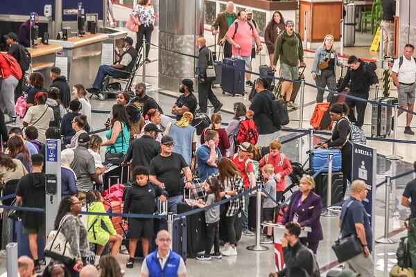 Passengers wait in baggage check-in lines at Hartsfield-Jackson International Airport on Friday, May 24, 2024. Hartsfield-Jackson had a record number of passengers at security checkpoints as Memorial Day travel ramps up. (John Spink/AJC)