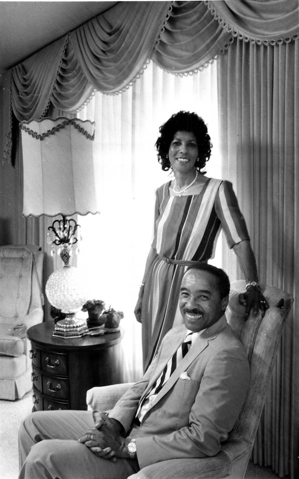 Alonzo Crim and his wife, Gwendolyn, in their Atlanta home in 1984. (AJC FILE PHOTO)