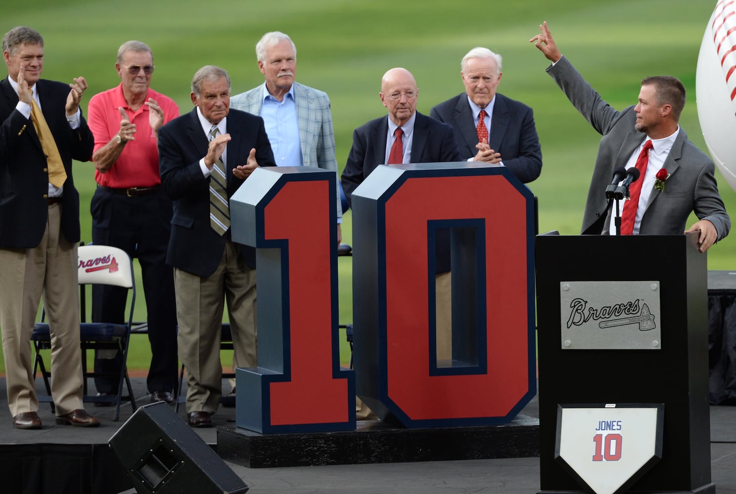 Braves retire Chipper Jones' jersey