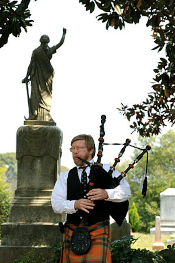 Sunday in the Park at Oakland Cemetery