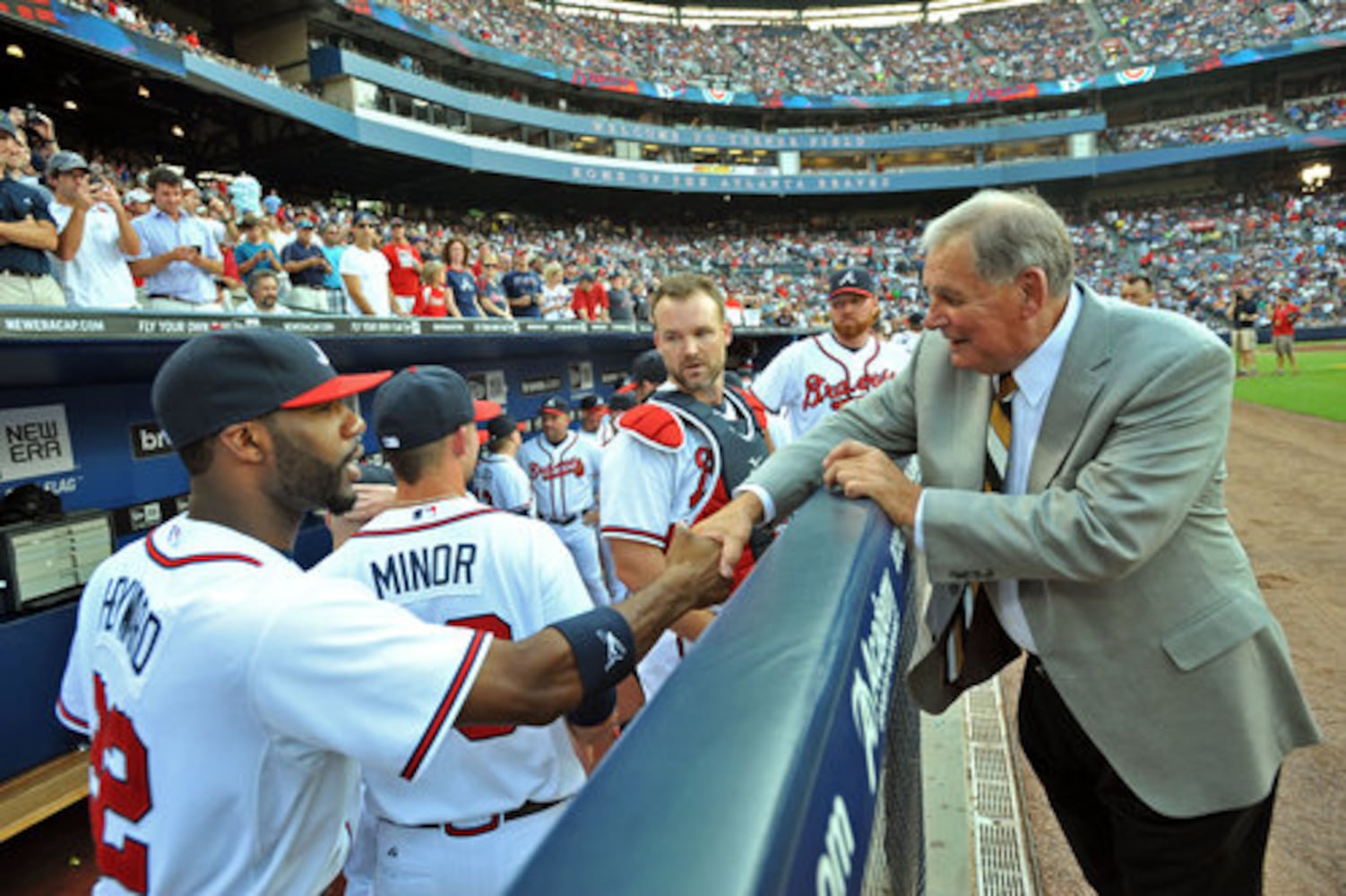 Braves honor former manager Bobby Cox