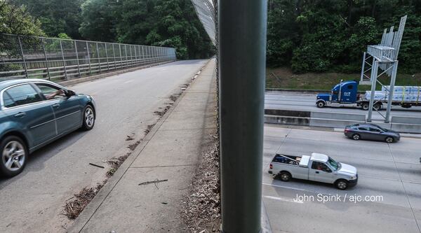 The I-285 overpass at Boulder Park Drive is open after a homicide investigation shut the bridge down overnight.  JOHN SPINK / JSPINK@AJC.COM