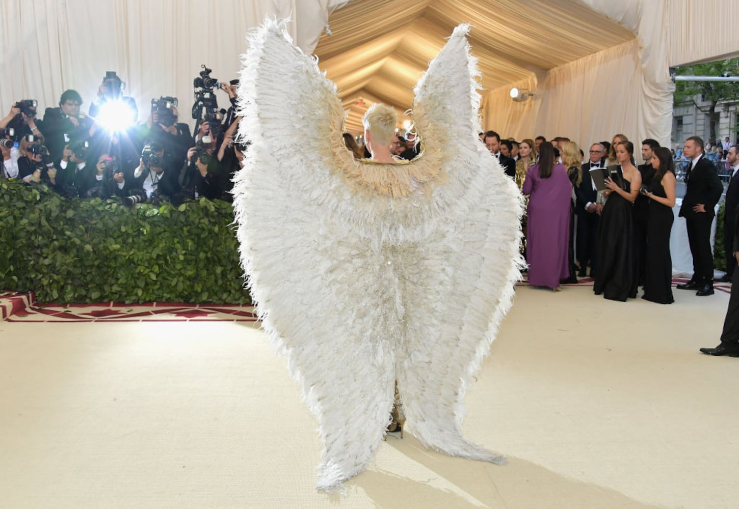 Photos: Katy Perry gets angelic at the 2018 Met Gala