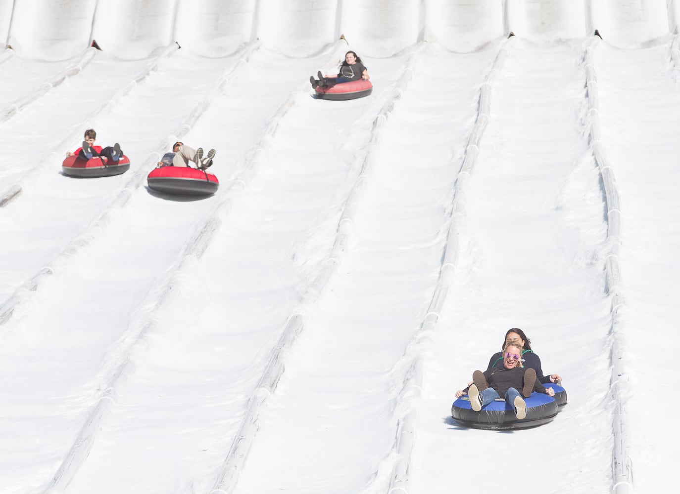 Photos: Playing in snow at Stone Mountain Park