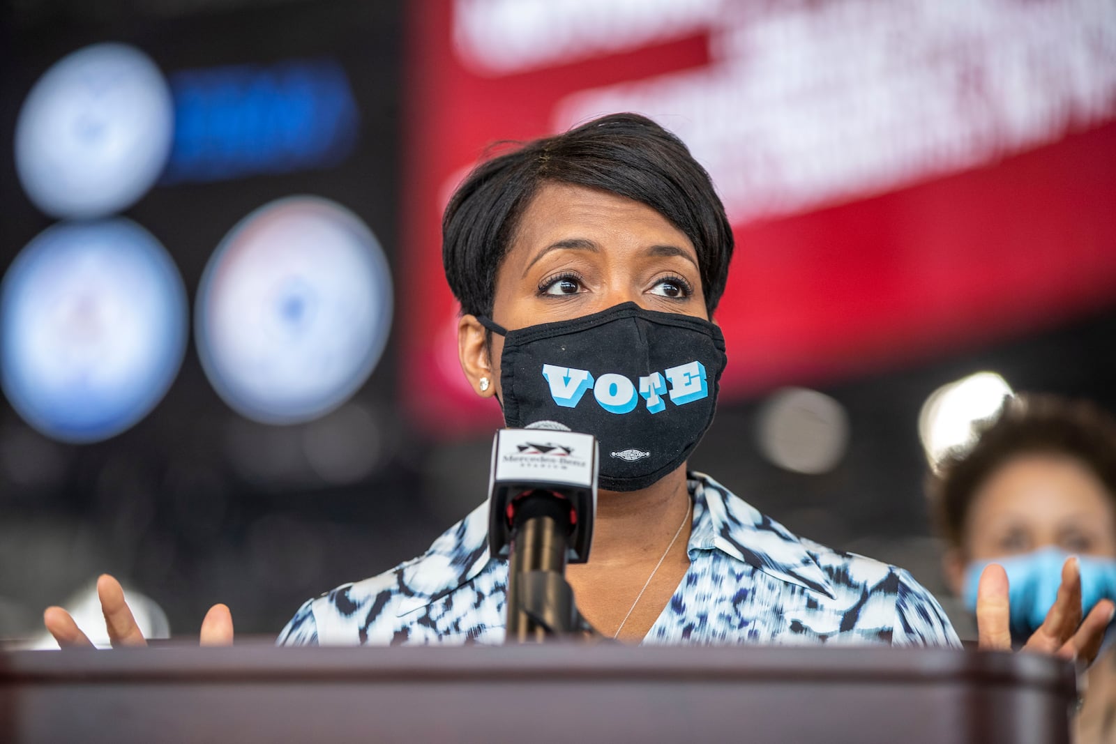 03/30/2021 —Atlanta, Georgia — Atlanta Mayor Keisha Lance Bottoms gives remarks before receiving her COVID-19 vaccination shot at the Mercedes-Benz Stadium Community Vaccination Center in Atlanta, Tuesday, March 30, 2021. (Alyssa Pointer / Alyssa.Pointer@ajc.com)