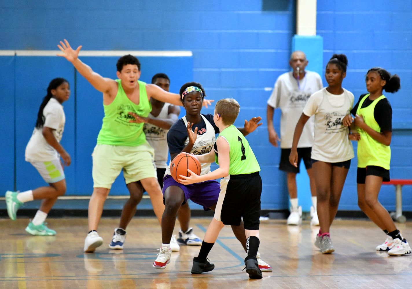 Mike Glenn Basketball Camp for the Deaf