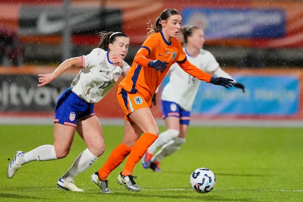 Netherlands' Jill Roord runs with the ball away from United States' Sam Coffey, left, during the international friendly women's soccer match between the Netherlands and the United States at the ADO Den Haag Stadium in The Hague, Netherlands, Tuesday, Dec. 3, 2024. (AP Photo/Peter Dejong)