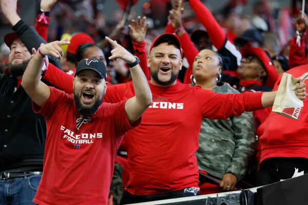 Falcons fans celebrate during the third quarter against the Chicago Bears on Sunday, November 20, 2022, at Mercedes-Benz Stadium in Atlanta.  
(Miguel Martinez / miguel.martinezjimenez@ajc.com)
 