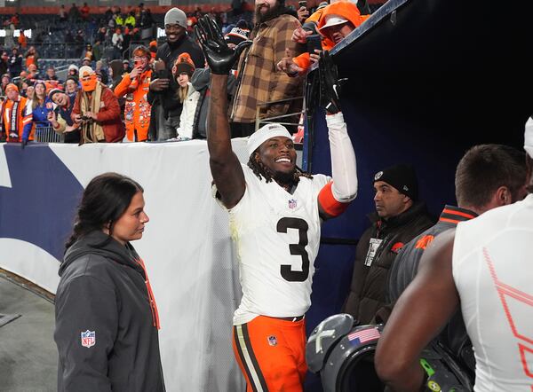 Cleveland Browns wide receiver Jerry Jeudy waves to fans as he exits the field after an NFL football game against his former team, the Denver Broncos, Monday, Dec. 2, 2024, in Denver. (AP Photo/David Zalubowski)