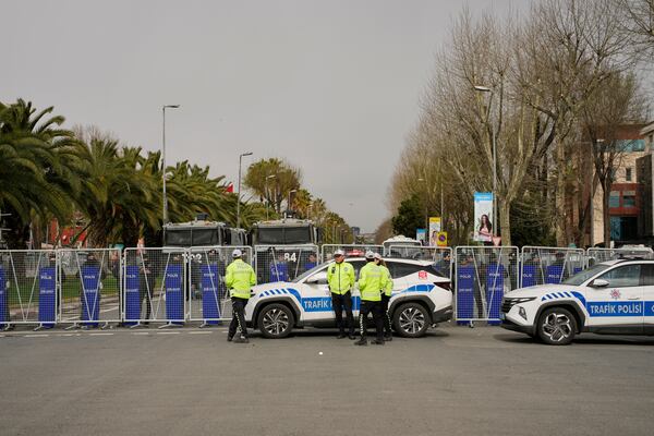 Police have cordons off the roads lead to the Vatan security Department, where Istanbul Mayor Ekrem Imamoglu is supposed to be taken , following his arrest in Istanbul, Turkey, Wednesday, March 19, 2025. (AP Photo/Emrah Gurel)