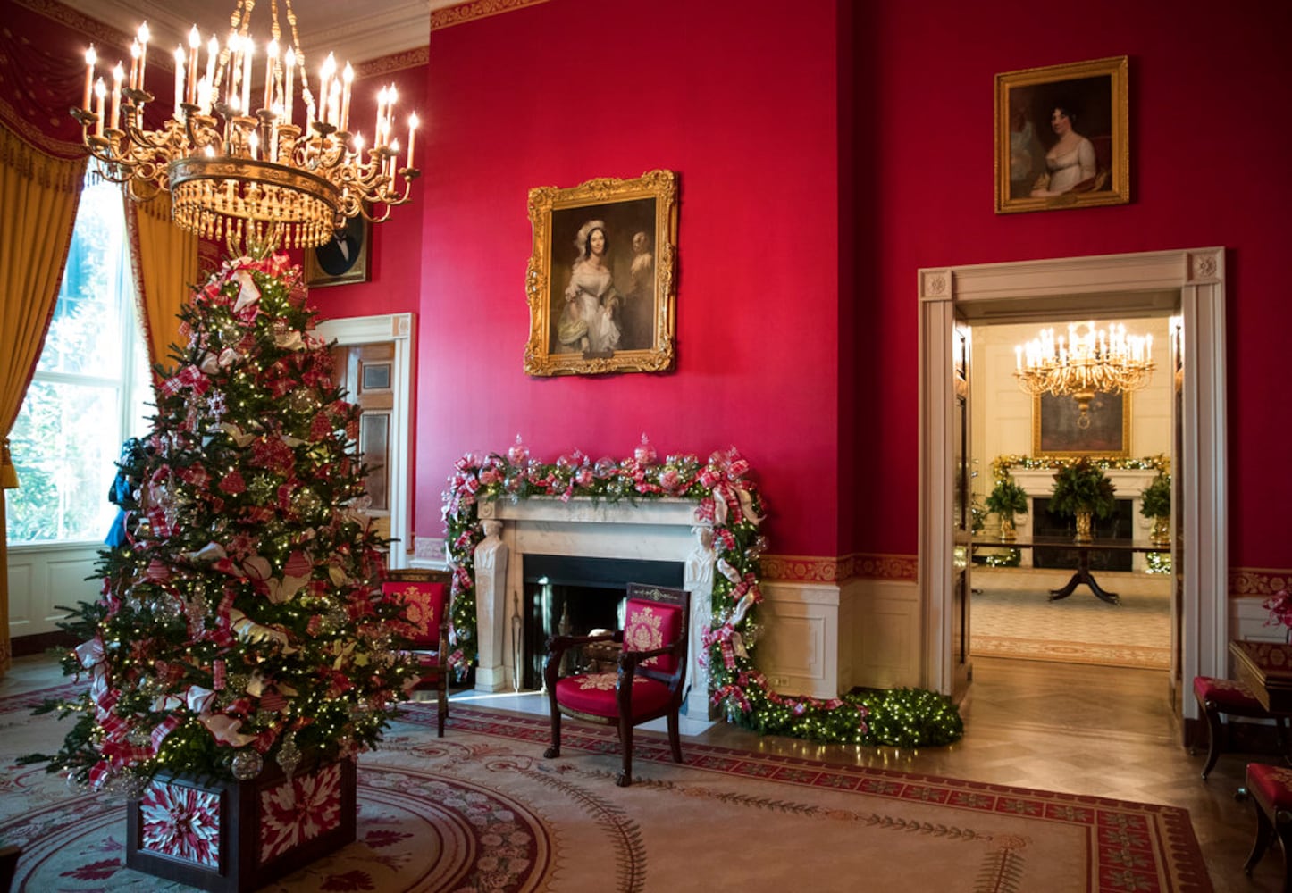 Photos: Melania Trump unveils White House Christmas decorations