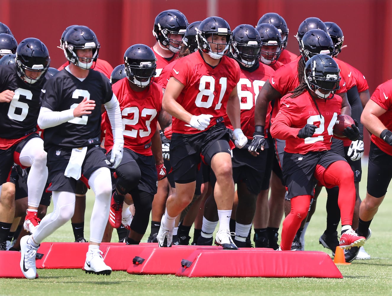 Photos: Devonta Freeman back on field for Falcons’ OTA workouts