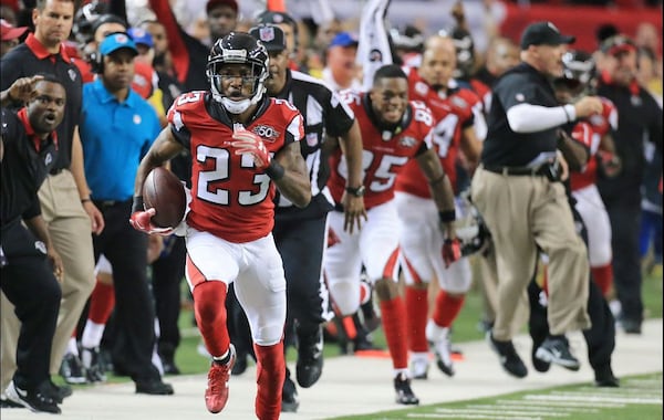 SUDDEN DEATH: The Falcons sideline reacts as Robert Alford intercepts Redskins quarterback Kirk Cousins in overtime and returns it for the game-winning touchdown and a final score of 25-19 in their football game on Sunday, Oct. 11, 2015, in Atlanta. The Falcons remain perfect at 5-0 with the victory. (Photo by Curtis Compton)