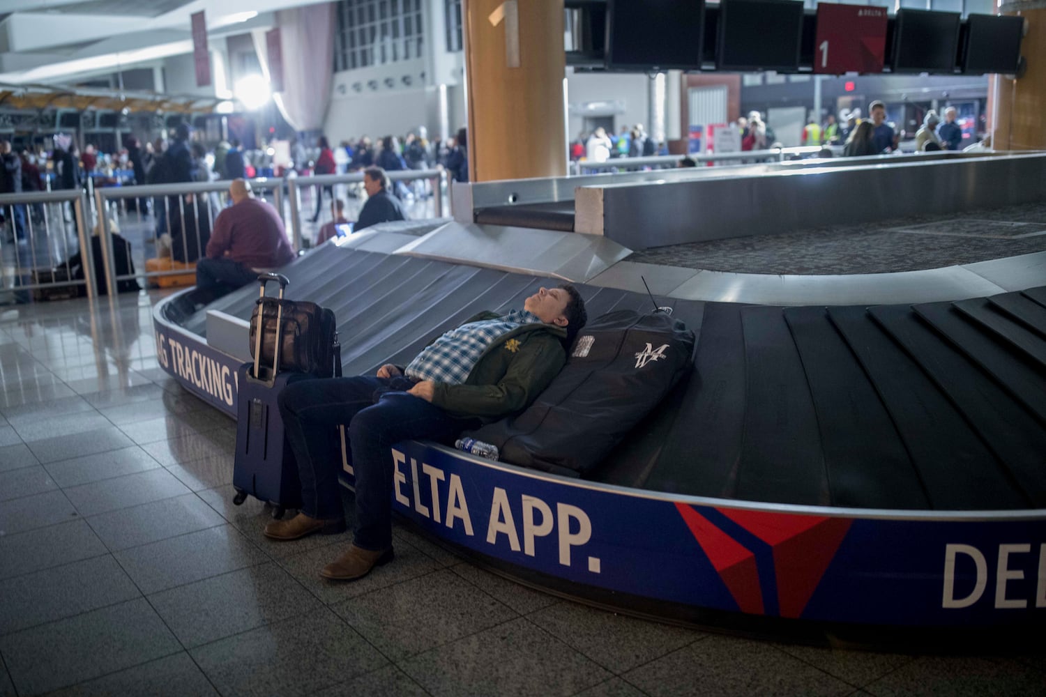 Photos: Power outage paralyzes Atlanta airport