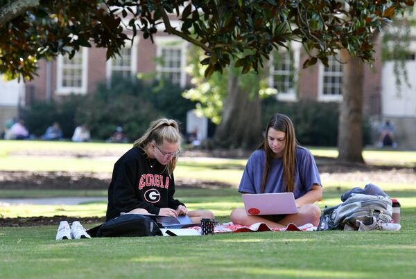 September 23, 2020 Athens - UGA students Elizabeth Appleton (left), freshman, and Sarah Kearney, sophomore, work on their school works in the University of Georgia campus in Athens on Wednesday, September 23, 2020. (Hyosub Shin / Hyosub.Shin@ajc.com)