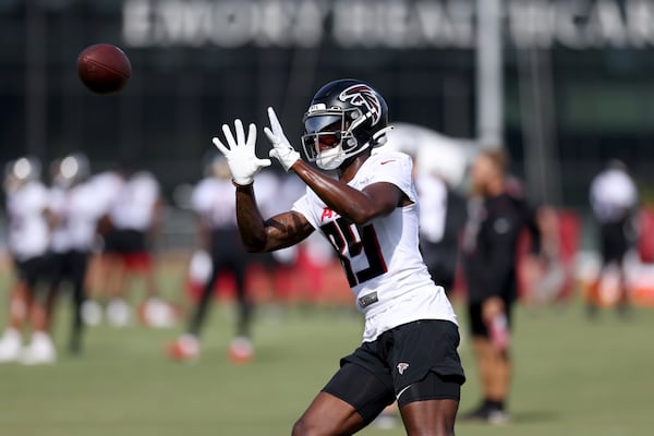 Falcons wide receiver Bryan Edwards catches a pass during the first day of training camp. (Jason Getz / Jason.Getz@ajc.com)